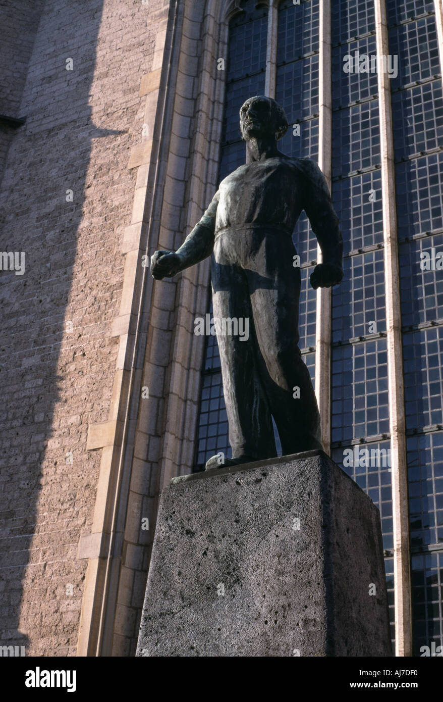 Statua di combattente della resistenza in Deventer Olanda Foto Stock