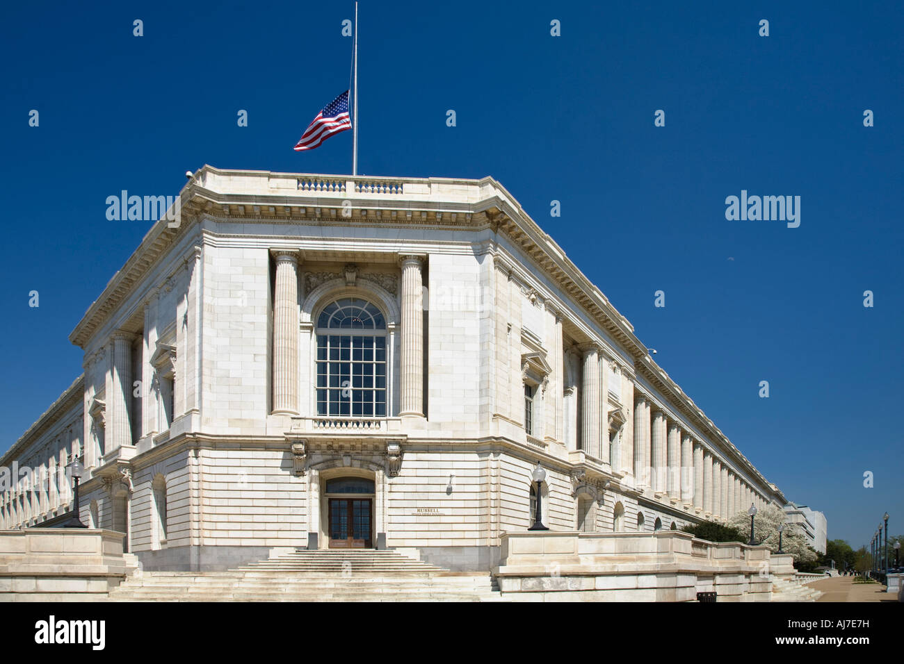 Il senato di Russell ufficio edificio siede vicino al Capitol Building su Constitution Avenue a Washington DC. Foto Stock