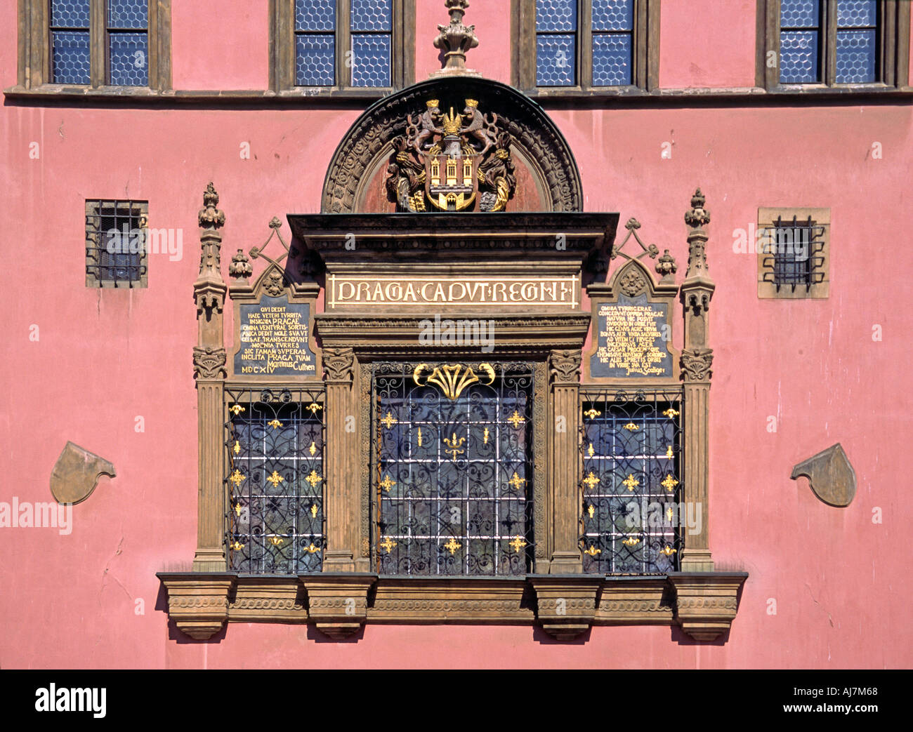 Municipio della Città vecchia finestra a Praga la capitale della Repubblica ceca Foto Stock