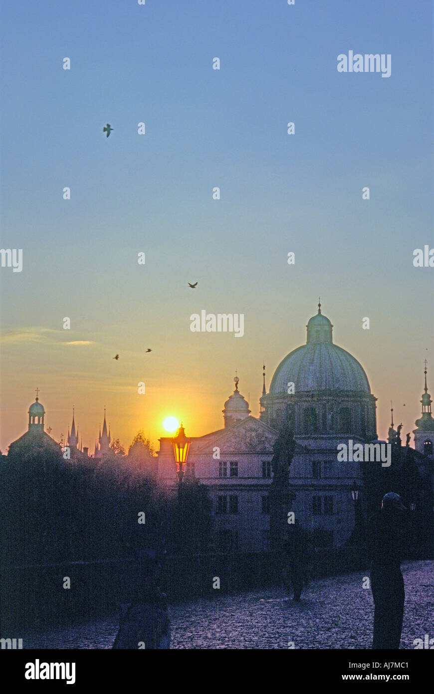 Charles Bridge Sunrise a Praga la capitale della Repubblica ceca Foto Stock