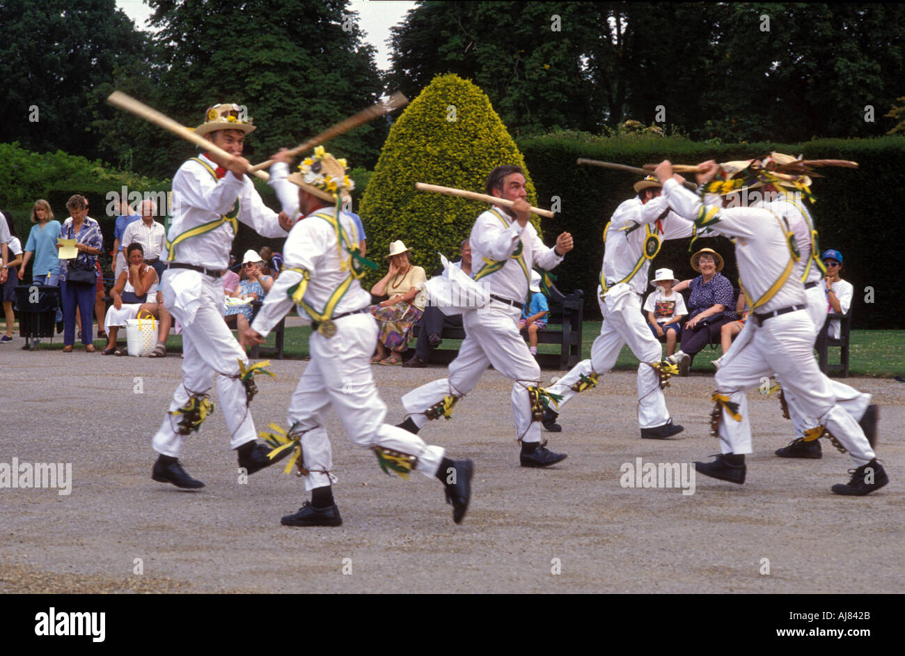 Tradizionale Morris ballerini danzare in un festival. Foto Stock