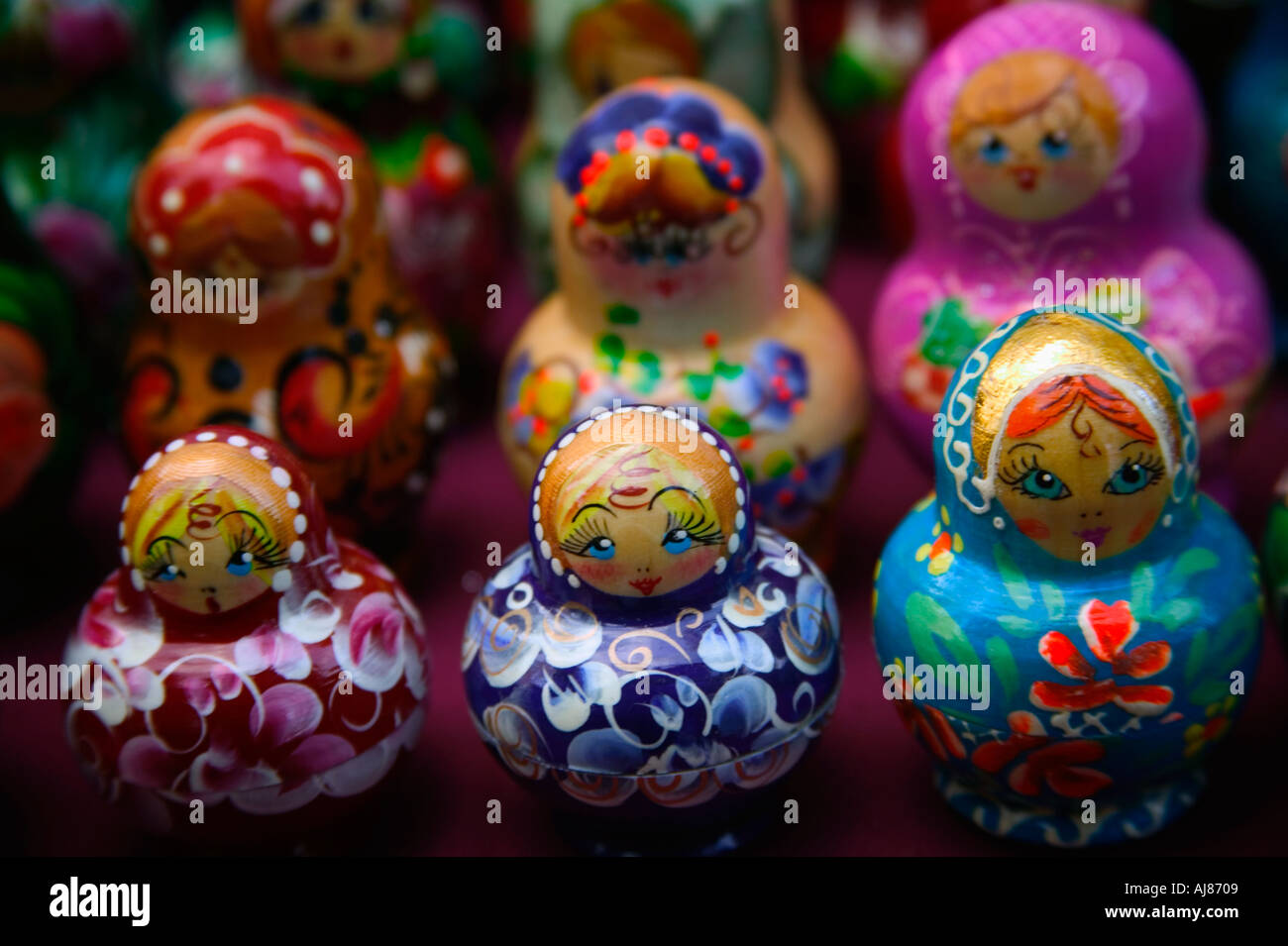 Tavolo pieno di russo Matrioshka bambole in vendita da venditore ambulante di Central Park di New York NY Foto Stock