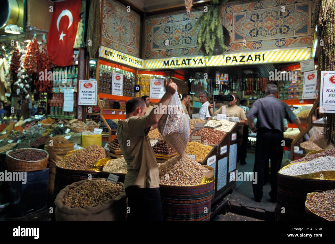 All'interno del Mercato delle Spezie Egiziano Istanbul Istanbul Turchia Foto Stock