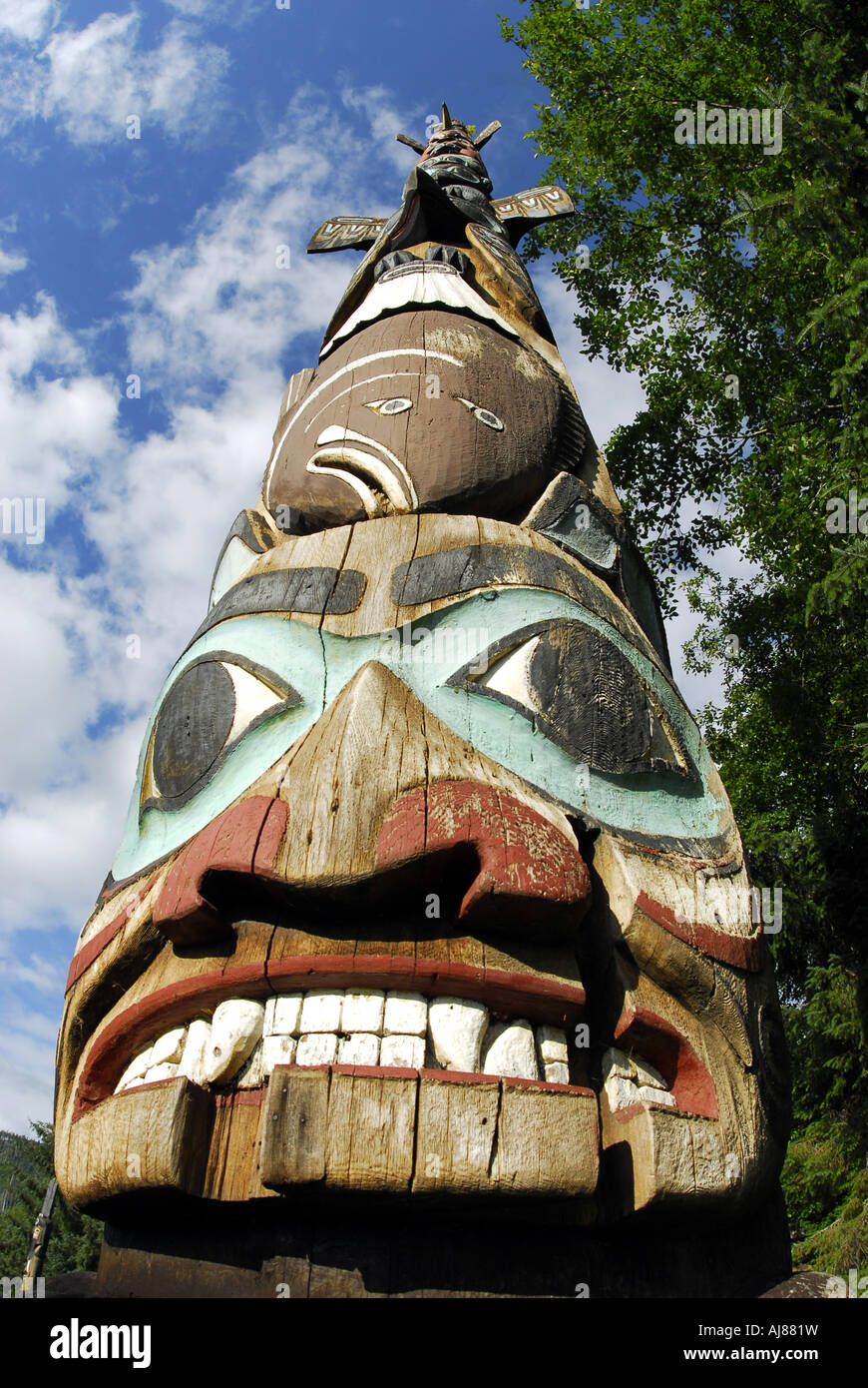 Il totem pole a Totem Totem Bight Park, vicino a Ketchikan, Alaska Foto Stock