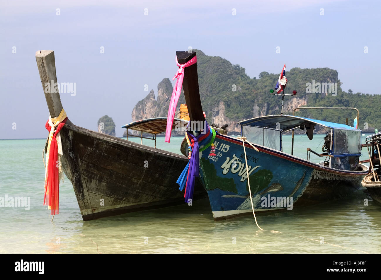 Loh Dalum Beach Don Ao Lah Ko Phi Phi Thailandia Foto Stock