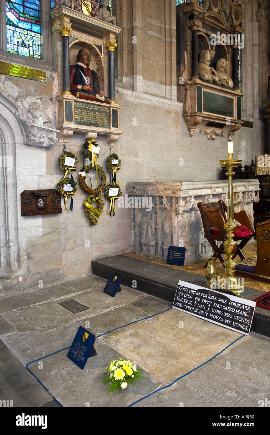 Stratford upon Avon Shakespere alla sua tomba e monumento nella chiesa della Santa Trinità Foto Stock