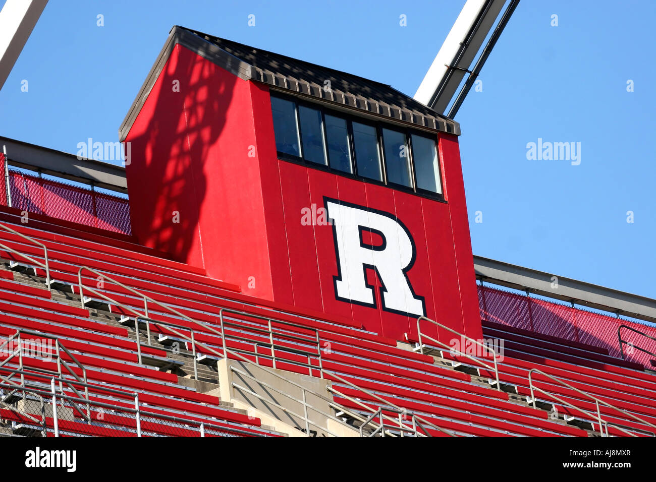 I posti vuoti e scarlatto R all'interno di Rutgers Stadium di Piscataway NJ Foto Stock