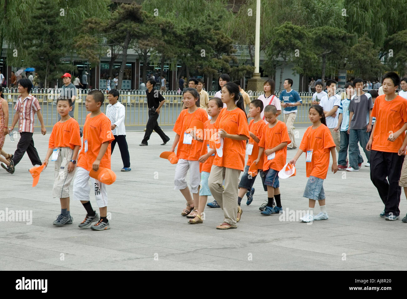 Bambini locali su una gita scolastica in piazza Tiananmen a Pechino, Cina Foto Stock