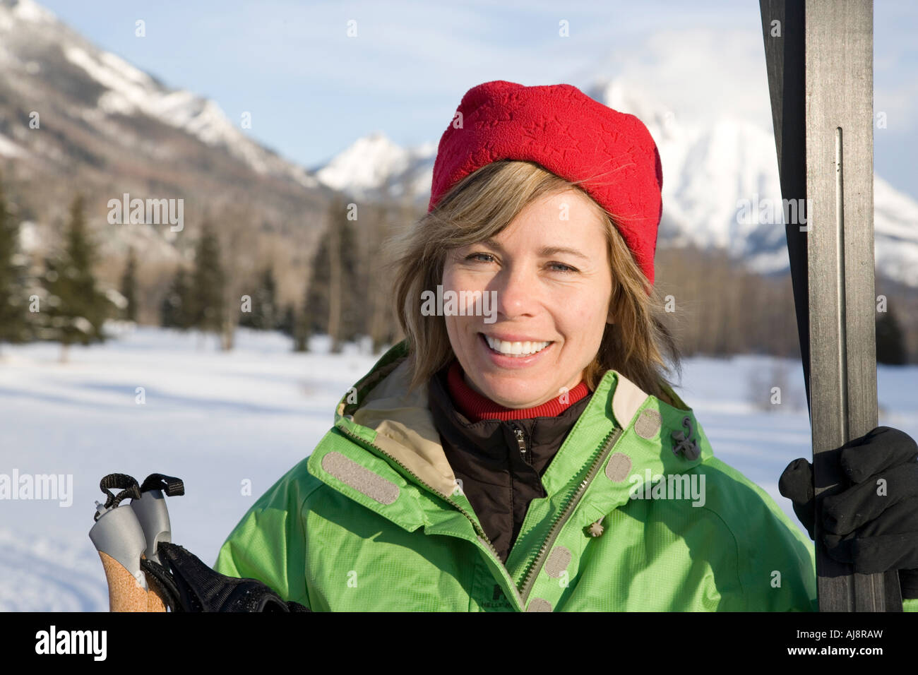 Donna al sentiero di xc piste da sci. Foto Stock