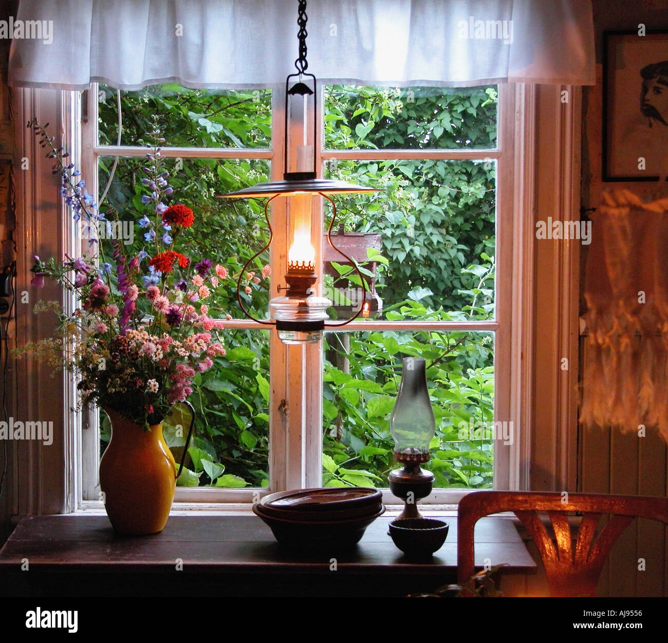Cucina Oldfashioned kerosinlamp nella finestra Foto Stock