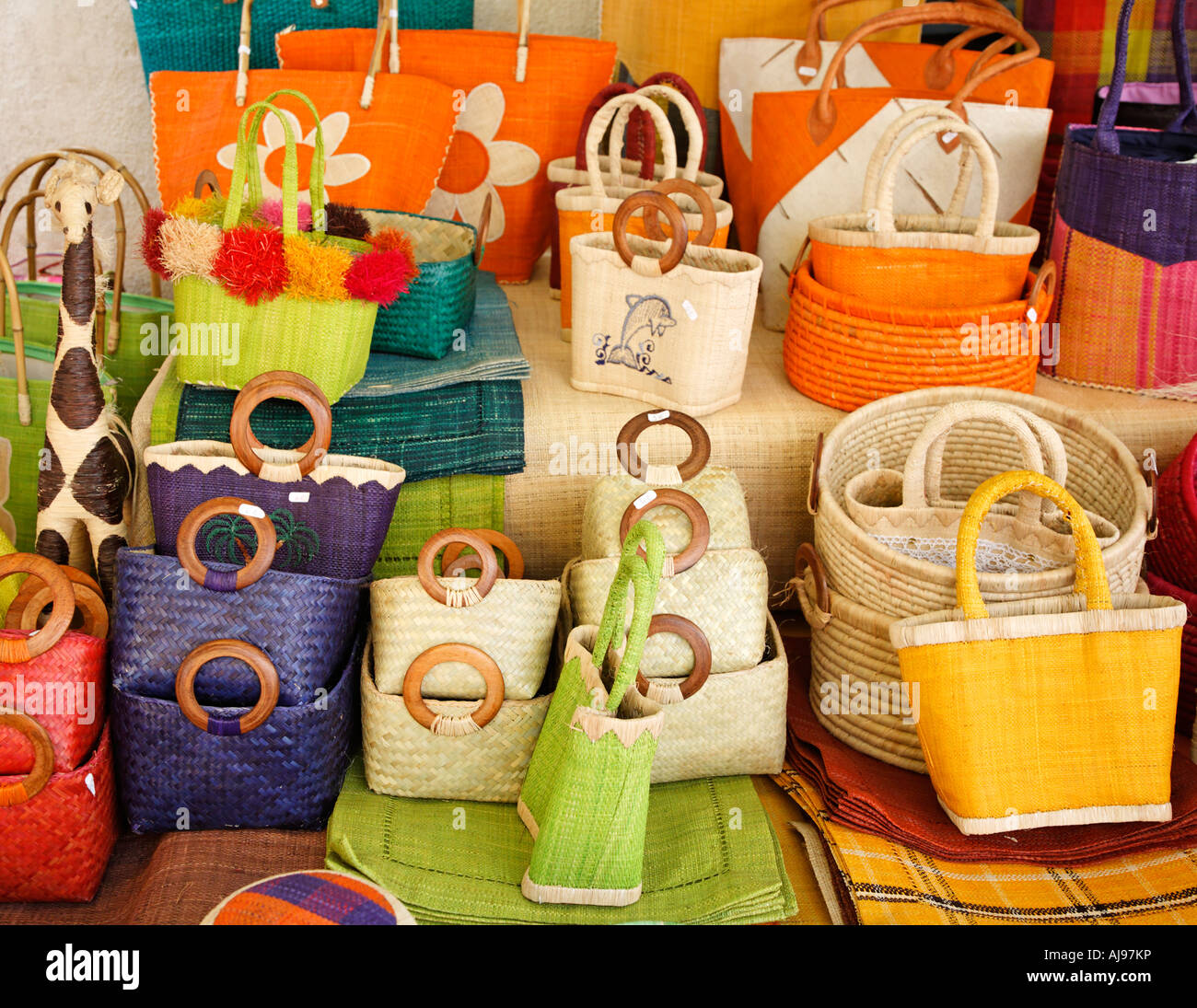 Borsa a mano in stallo Street Market Saint Antonin Toulouse Francia Foto Stock