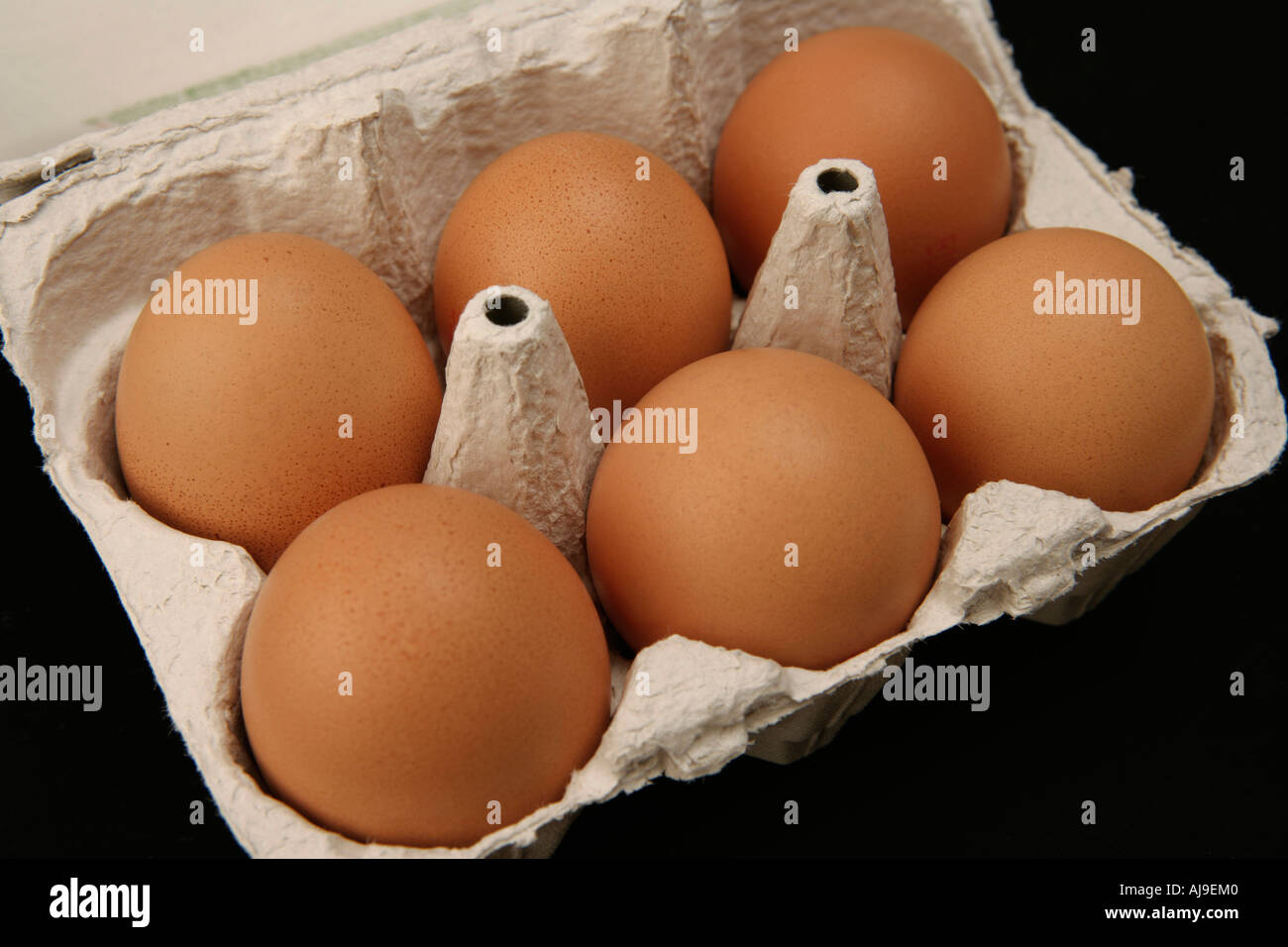 Scatola di cartone di sei uova Foto Stock