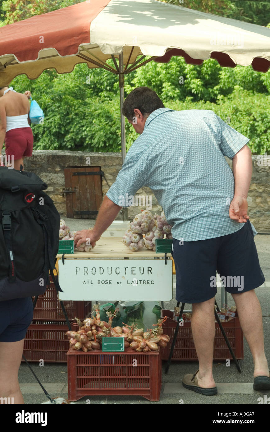 Il mercato del sabato a Cordes sur Ciel Tarn Francia Foto Stock