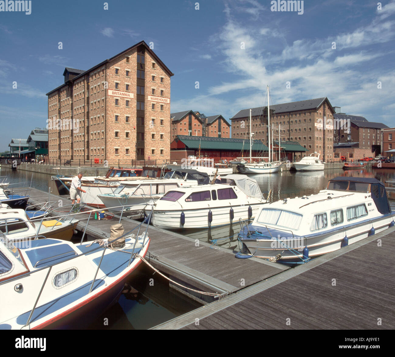 Luglio 1995: Marina e modernizzato i depositi in ex docks, Gloucester, Gloucestershire, England, Regno Unito, Europa Foto Stock