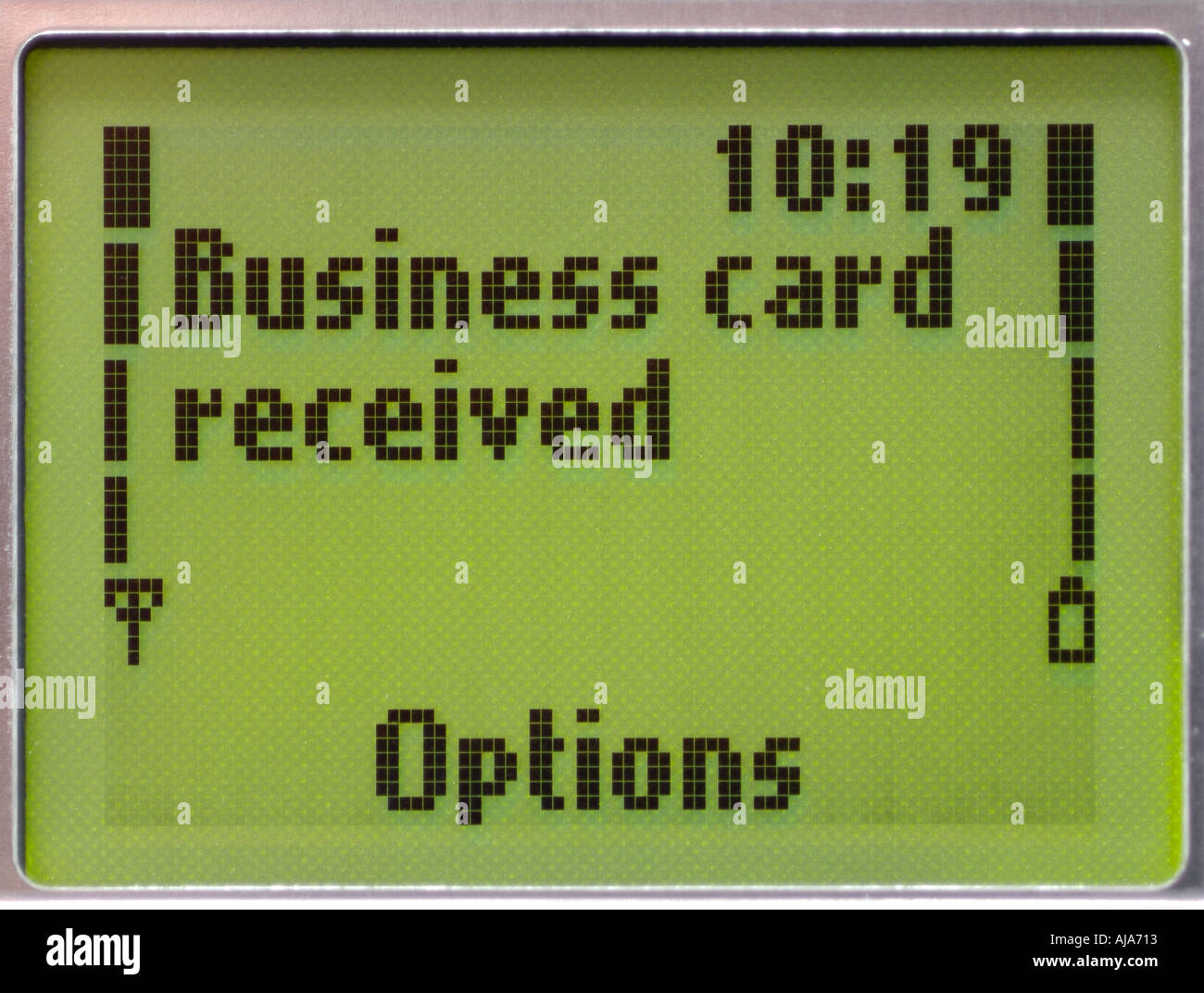 Telefono Mobile Display con il biglietto da visita ricevuto, vicino. Foto Stock
