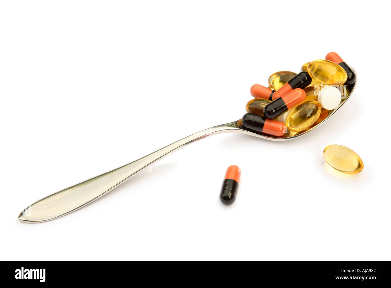 Cucchiaio di varie droghe isolato su bianco Foto Stock