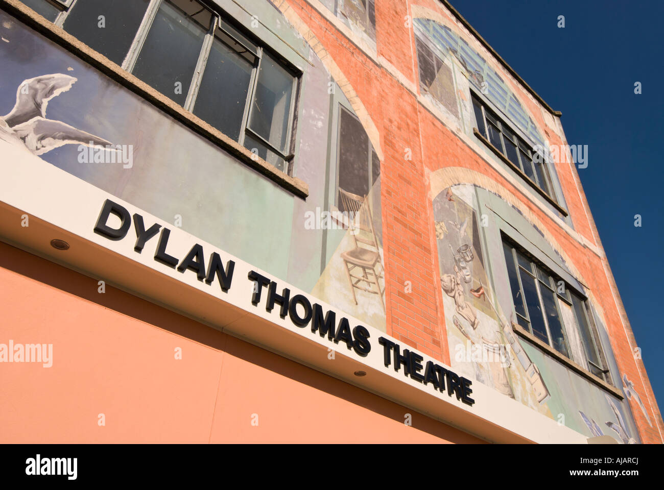 Parte del The Dylan Thomas edificio teatrale , Swansea, Galles - presi da un angolo basso. Foto Stock