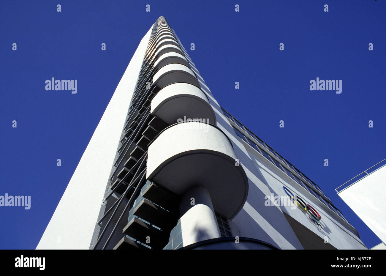 Torre dello stadio olimpico costruito dall'architetto Alvar Aalto Foto Stock