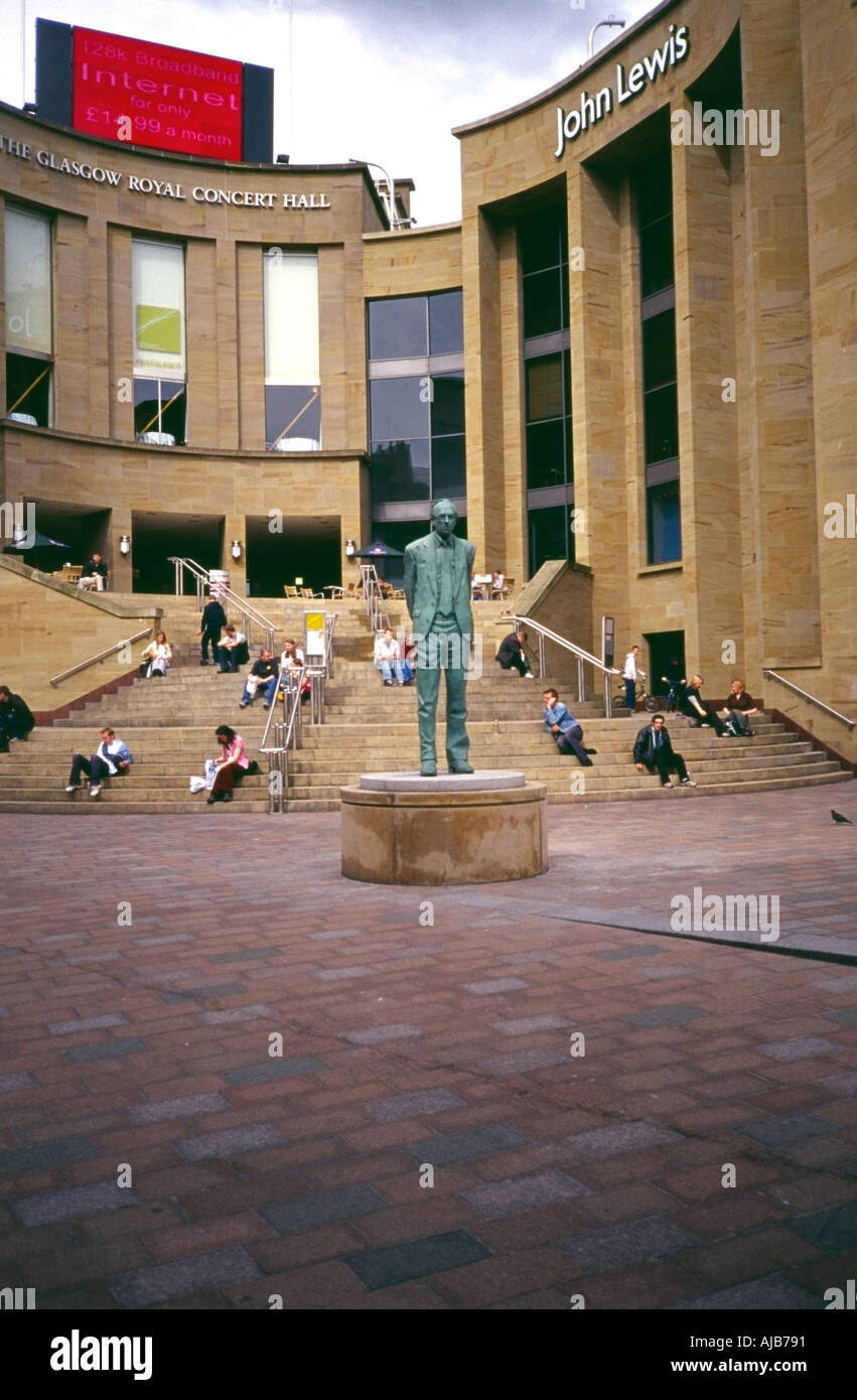 Statua di Donald Dewar di Sculptor Kenny Mackay, Buchanan Street, Glasgow, Scozia, Europa Foto Stock