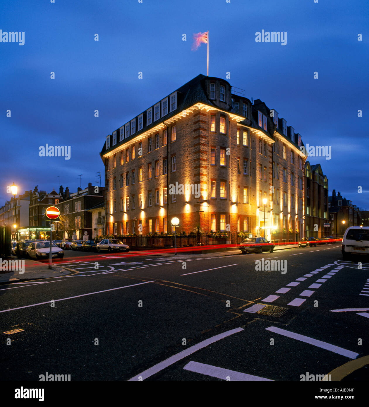 Parc Hotel Consul durante la notte con le luci auto streaming Foto Stock