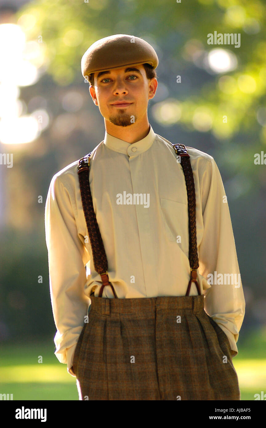 Giovane uomo che indossa ventenne style swing dancing costume - CSU ovale,  Fort Collins, Colorado Foto stock - Alamy