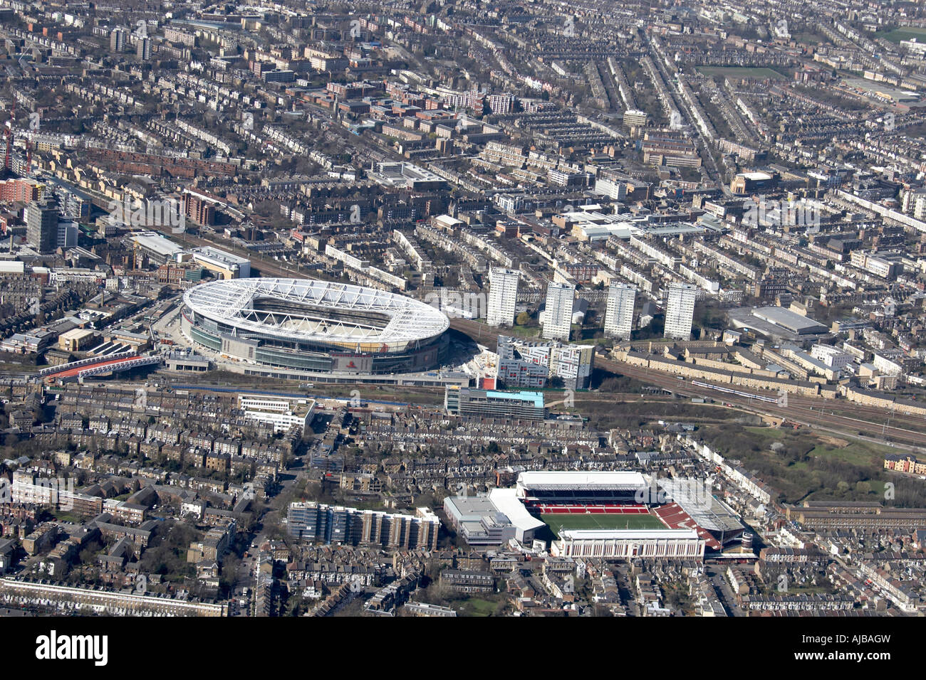Vista aerea a sud-ovest di Emirates Stadium e Arsenal Football Massa alloggiamento suburbana Holloway London N5 N6 N7 REGNO UNITO ad alto livello Foto Stock
