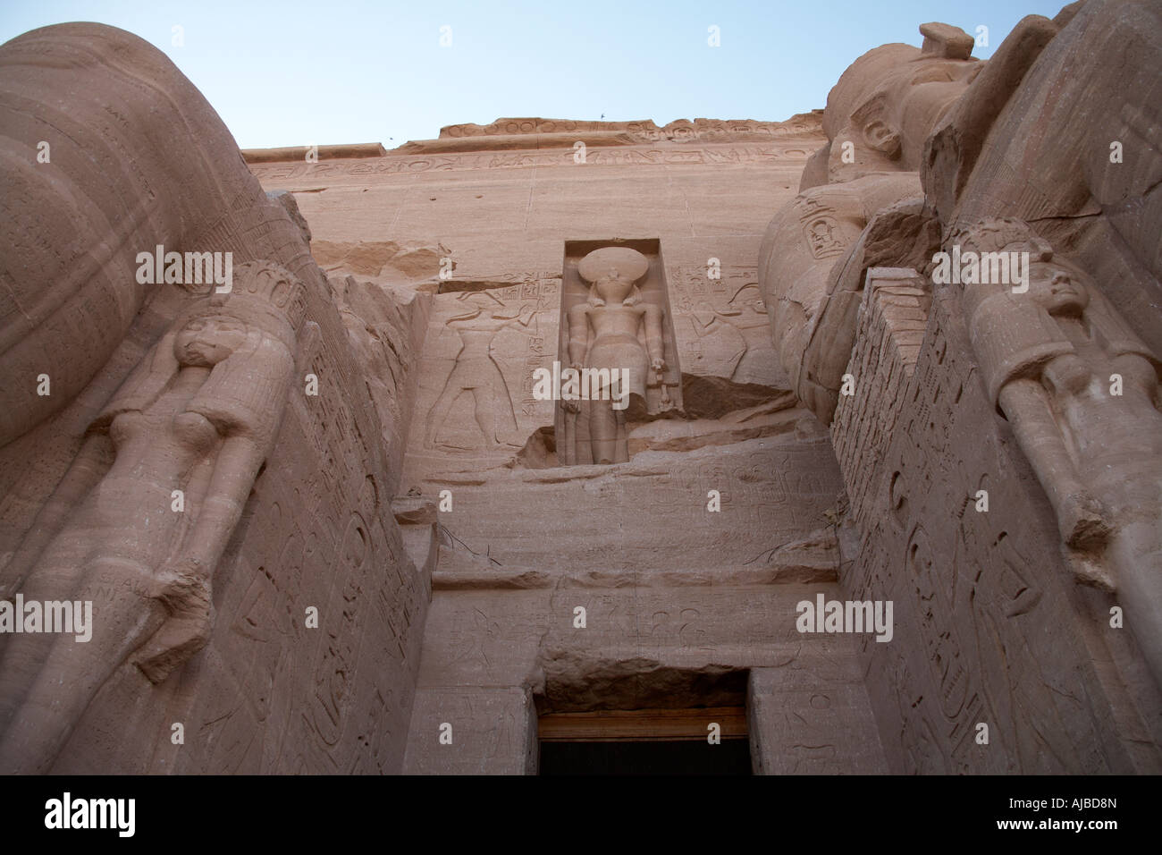 Pietra scolpita ingresso del tempio di Abu Simbel Egitto Superiore in Africa Foto Stock