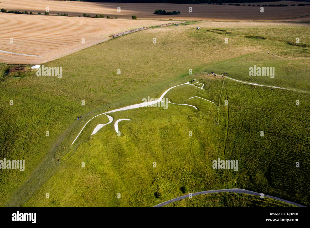 L'antica White Horse chalk figura a Uffington Oxfordshire Inghilterra dall'aria JMH1713 Foto Stock