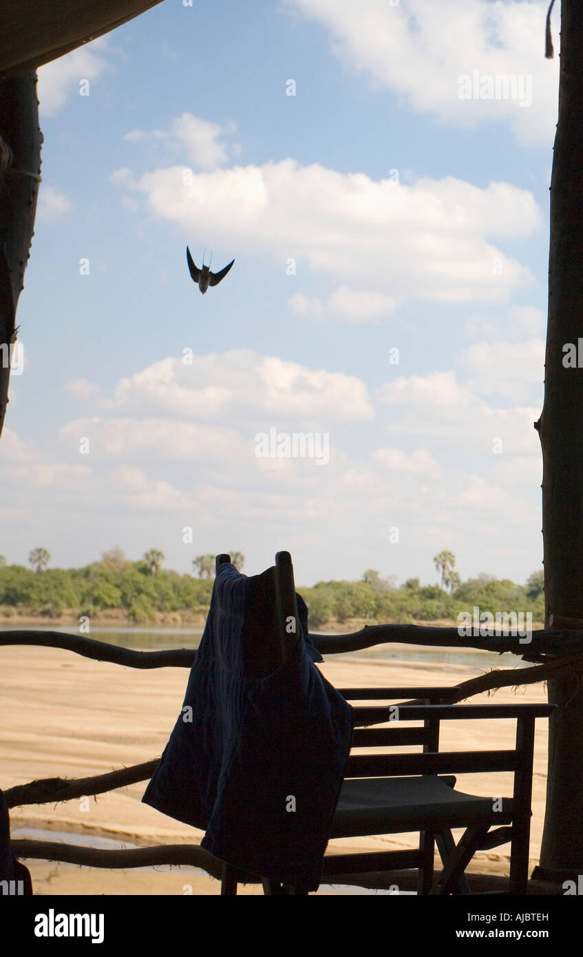 Vista del Luangwa Riverbed dal Lodge Accommodation Foto Stock
