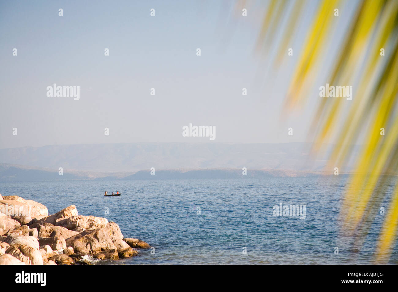 Locali i pescatori dello Zambia in "Plank' imbarcazione Foto Stock