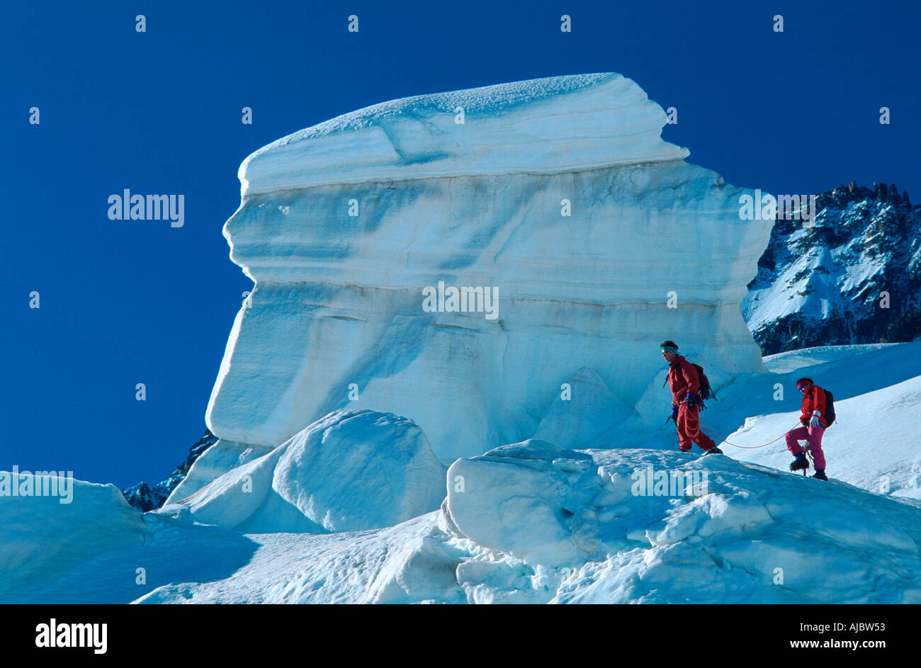 Il team di corda di due alpinisti, ghiacciaio viaggiare sul ghiacciaio argentina, Francia, Savoie, Chamonix Foto Stock