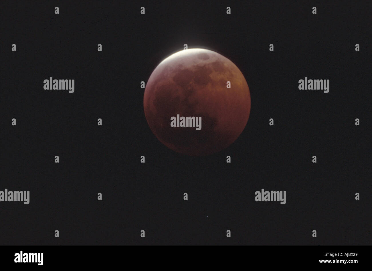 Eclissi lunare totale, con il rosso brillante luna Foto Stock