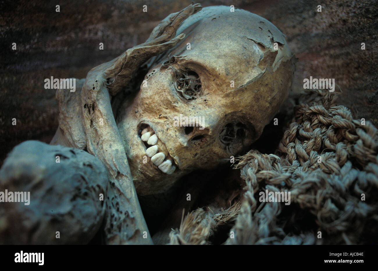 Cadavere mummificato cranio Nazca S Coastal Perù Foto Stock