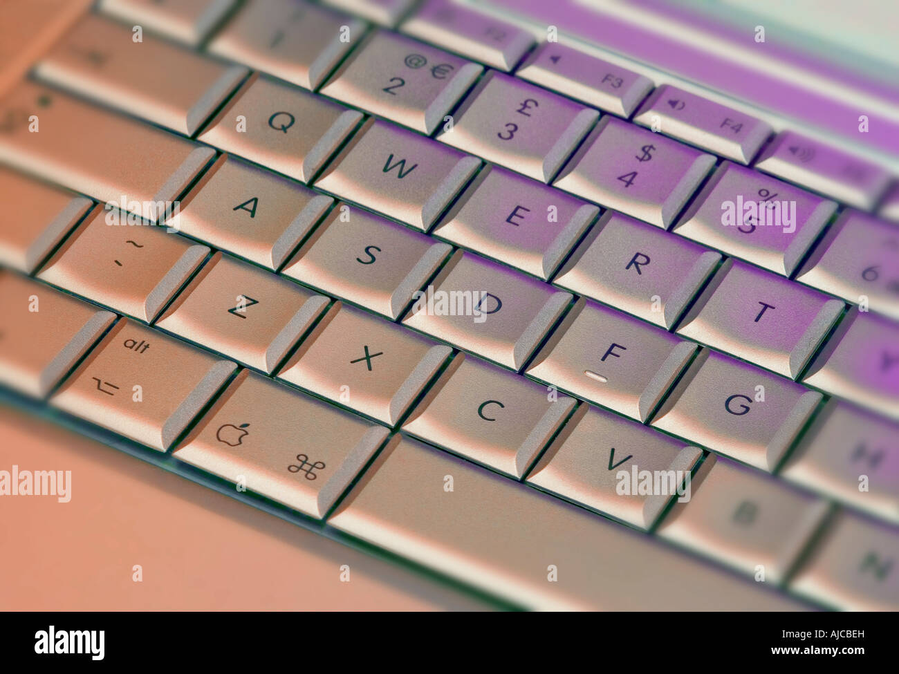 Applemac o apple mac pc laptop computer tastiera utilizzata in casa o in ufficio per studio o per lavoro Foto Stock