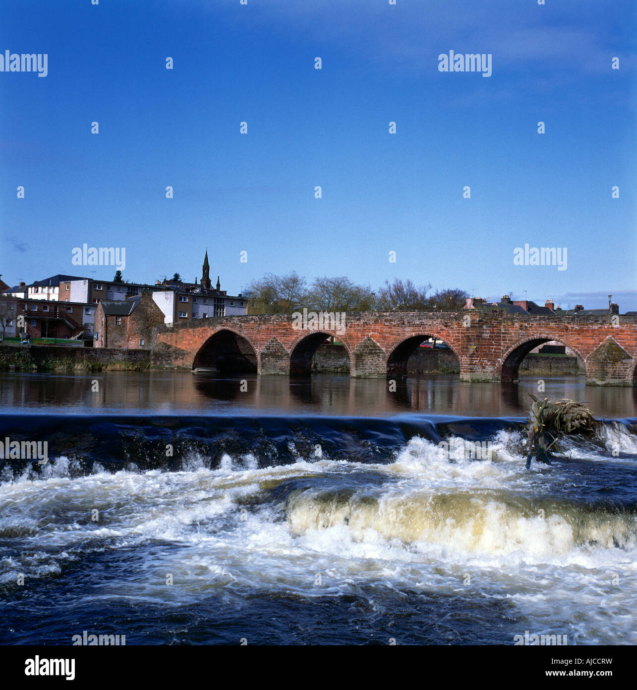 Dumfries Scozia Ponte Fiume Nith nel diluvio Foto Stock
