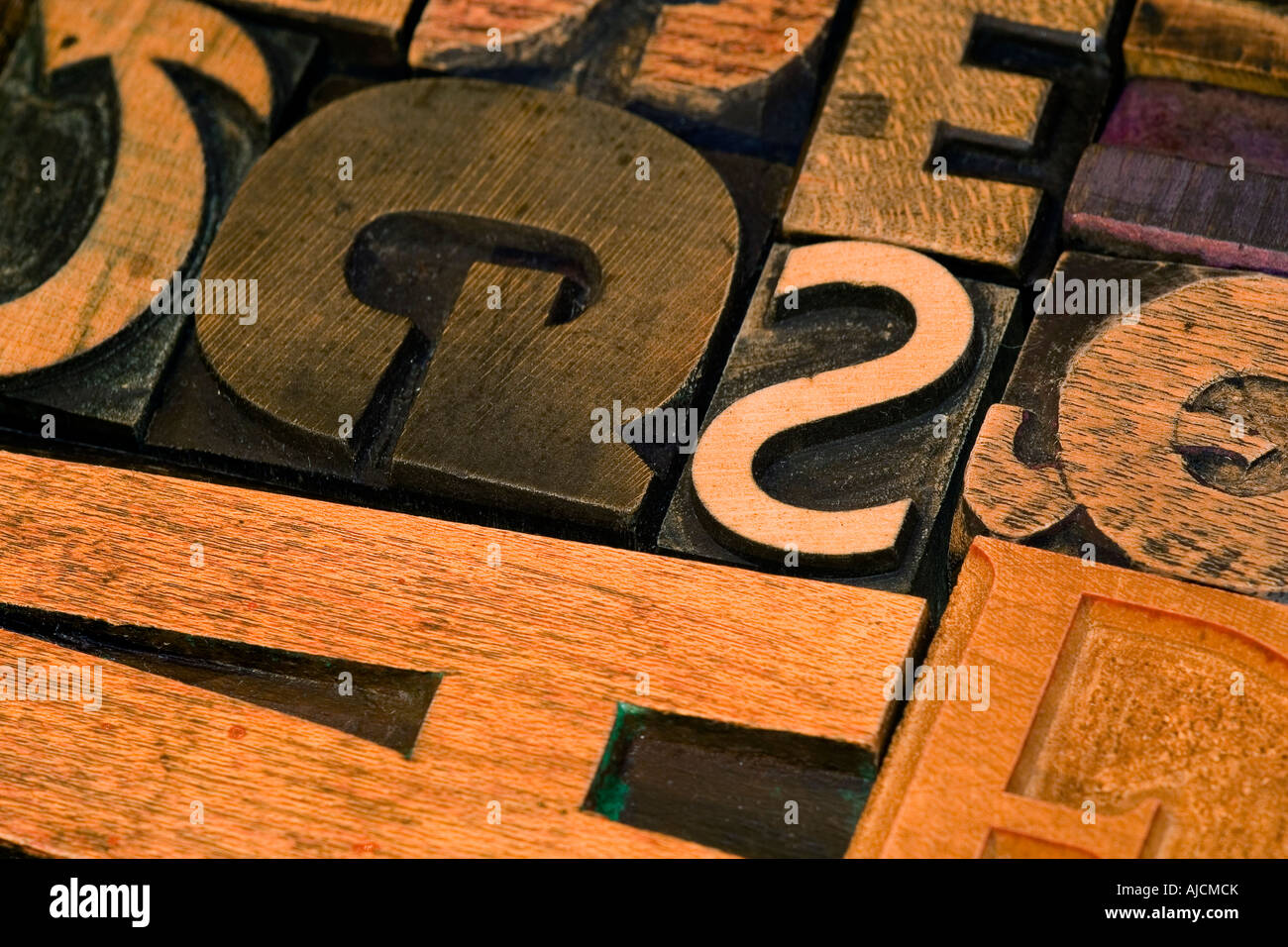 Vecchio stile vittoriano lettere di stampa per una stampa tipografica per stampare l'immagine invertita sulla carta. In seguito divenne noto come il metallo caldo. Foto Stock