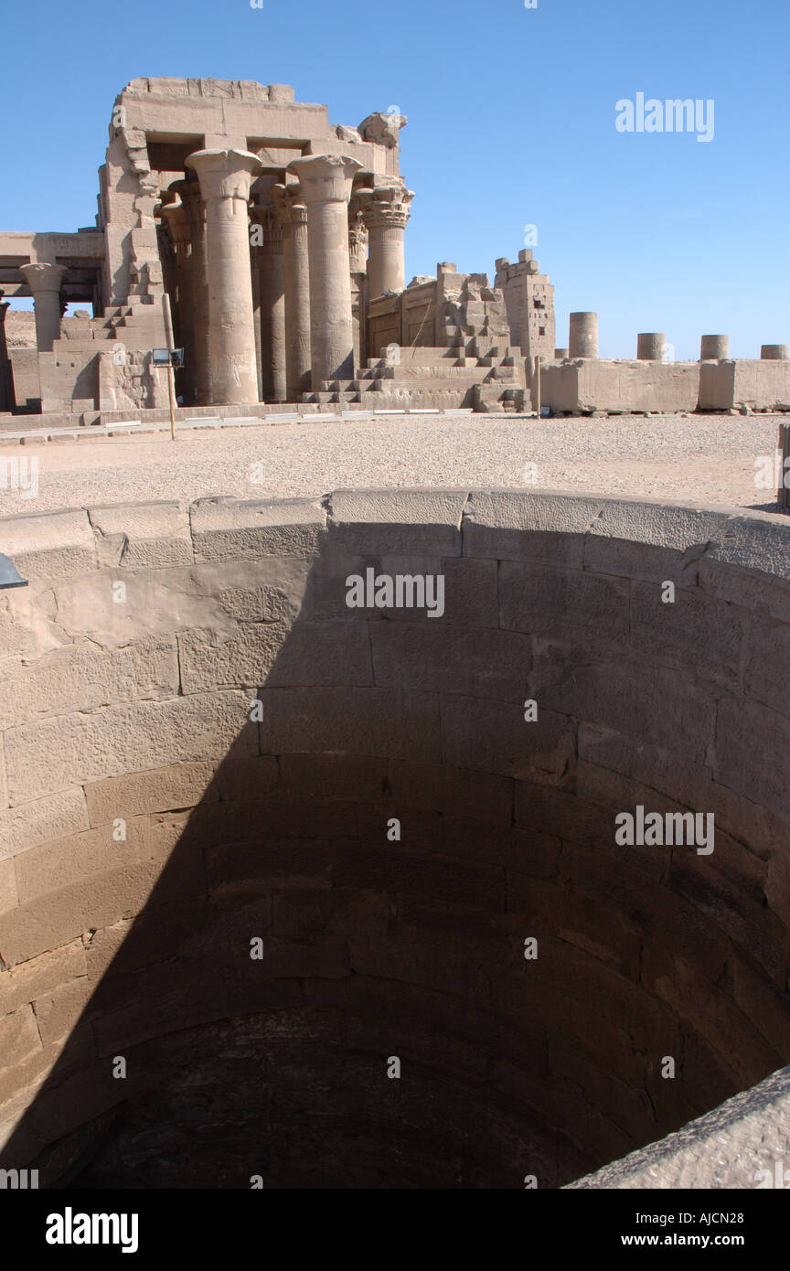 Nilometer al Tempio di Komombo in Egitto Foto Stock