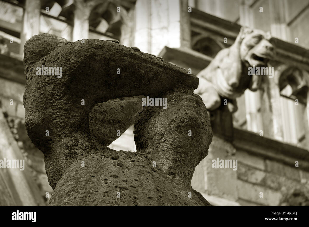 Dettaglio di una scultura nel giardino della chiesa del duomo di Utrecht, Paesi Bassi Foto Stock