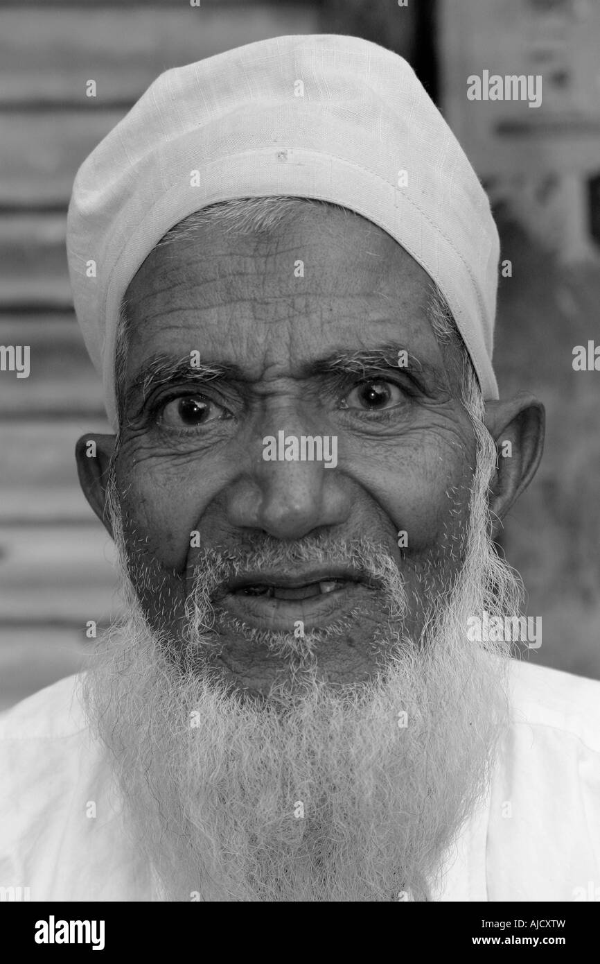 Uomo musulmano in una strada a Bikaner, Rajasthan, India Foto Stock