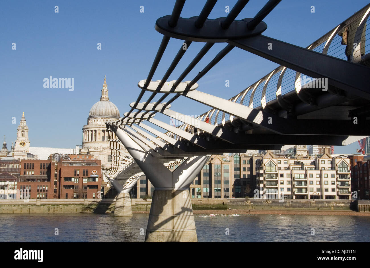 Milennium Bridge e alla Cattedrale di St Paul London Foto Stock