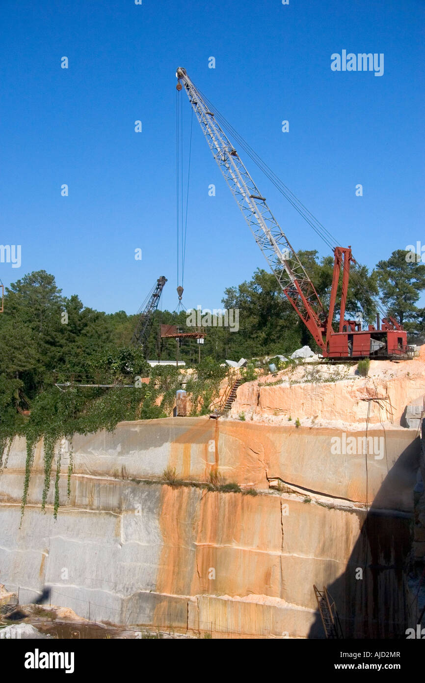 La gru utilizzata per il sollevamento di blocchi di granito in corrispondenza di una cava in Elberton Georgia Foto Stock