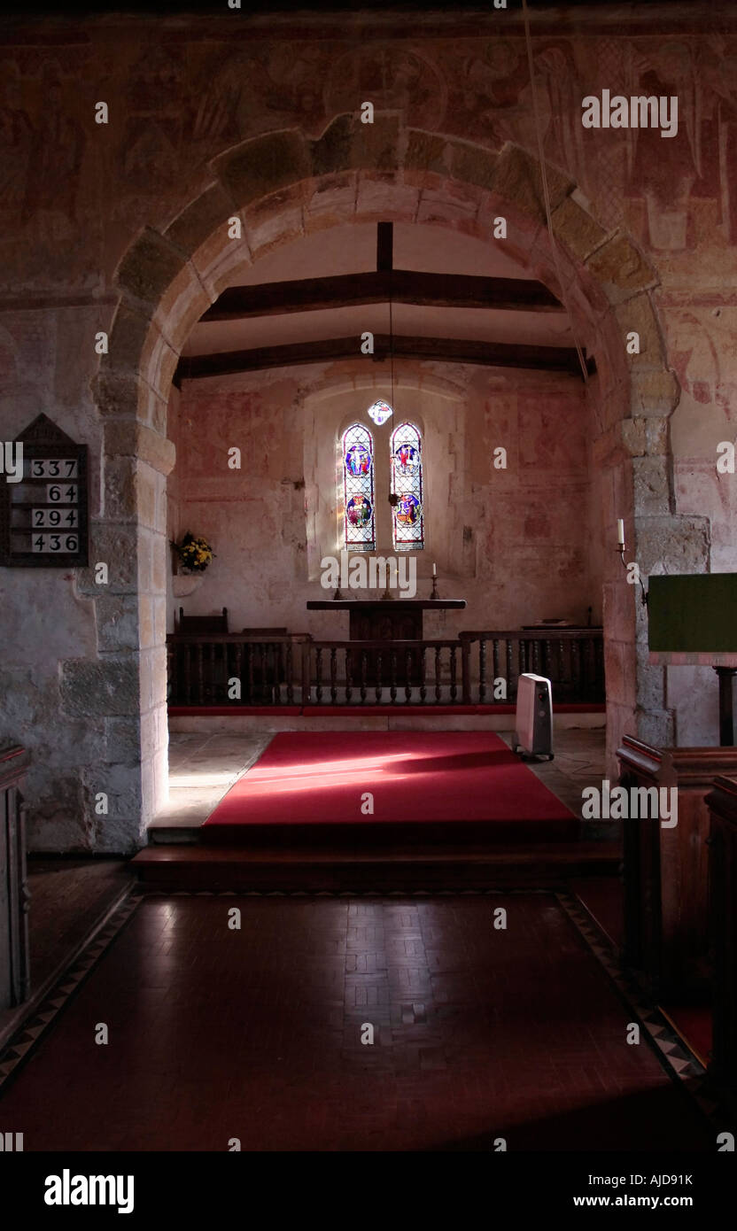 Inizio Medioevo dipinti a muro in St Botolphs Chiesa, Hardham, West Sussex, Regno Unito Foto Stock