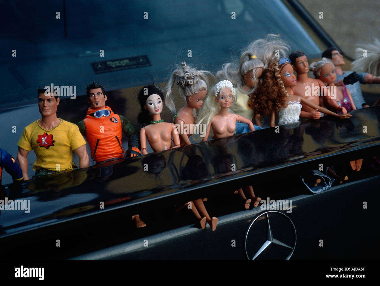 Bambole Barbie e uomini d'azione Foto Stock
