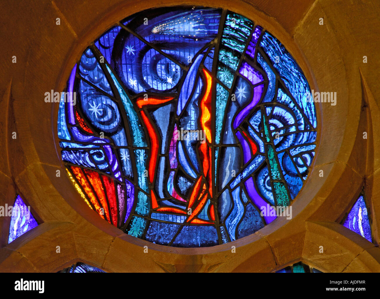 Norman Nicholson finestra (dettaglio). Chiesa di San Giorgio, Millom, Cumbria, Inghilterra, Regno Unito, Europa. Foto Stock