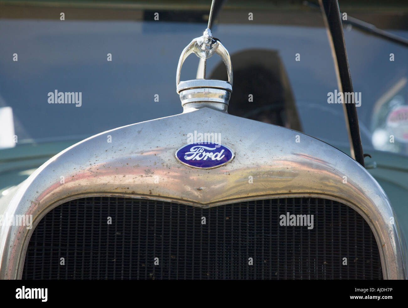 Grill e il logo di vintage Ford auto Foto Stock