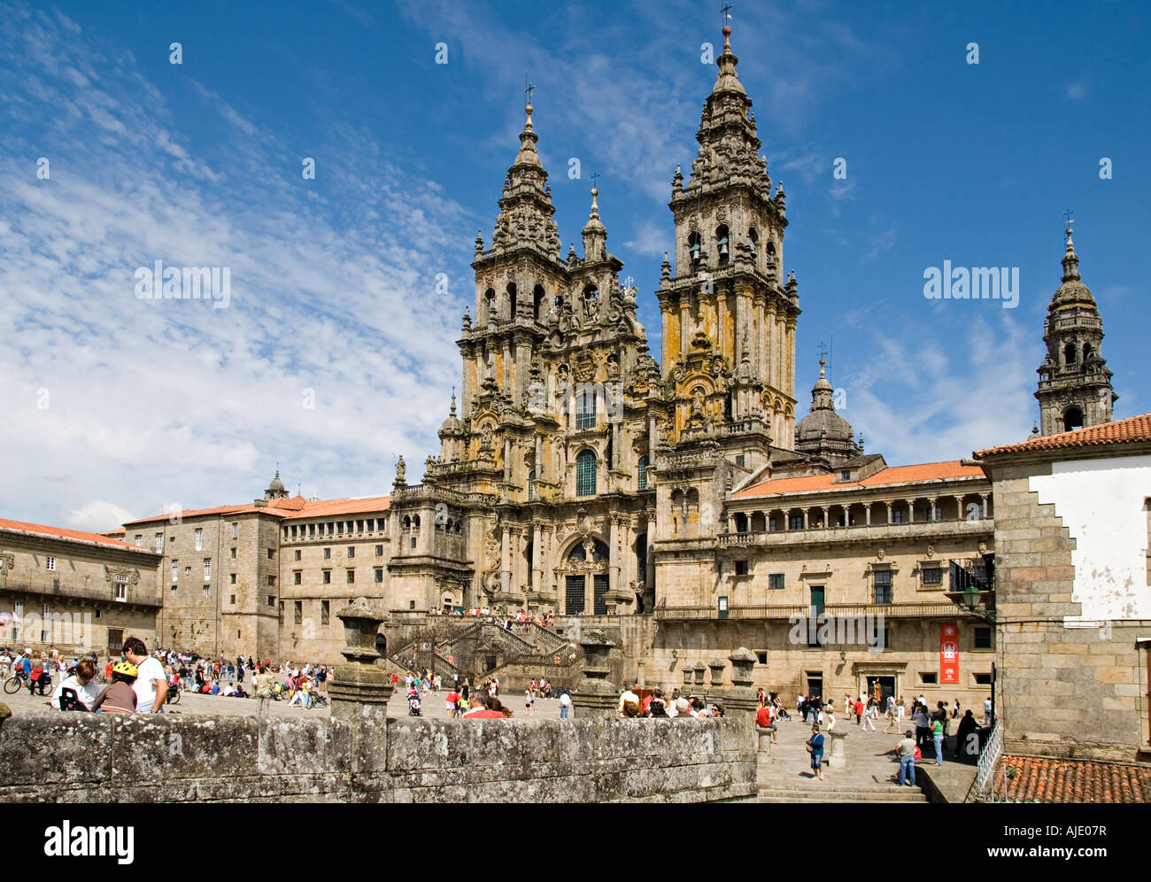 La facciata occidentale (o la Fachada De La Plaza del Obradoiro) della Cattedrale di Santiago di Compostela. Foto Stock