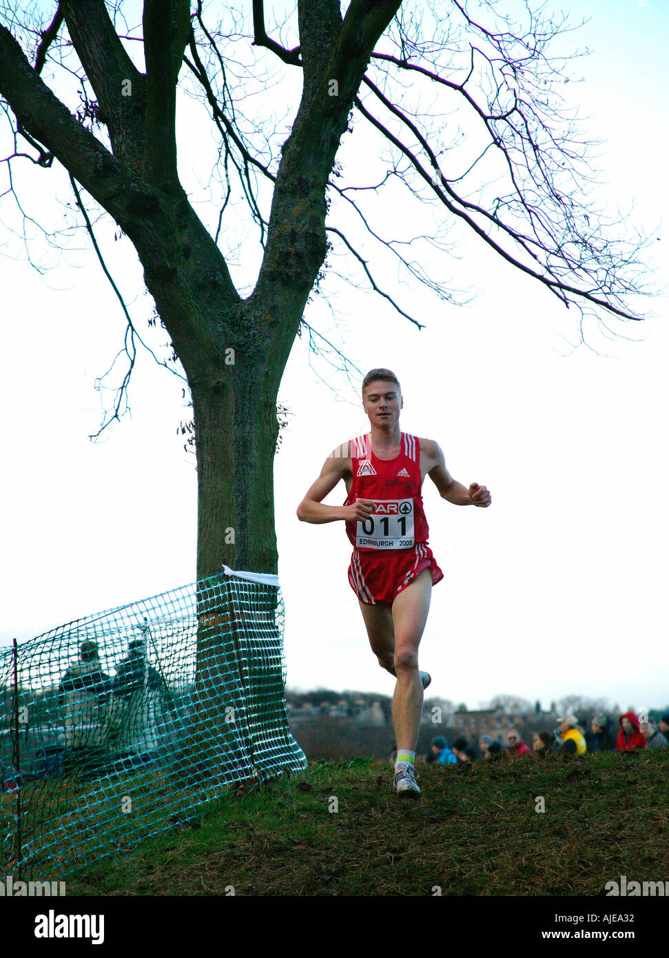 Voce maschile Cross country runner competere nel Campionato Europeo Edinburgh 2004 Foto Stock