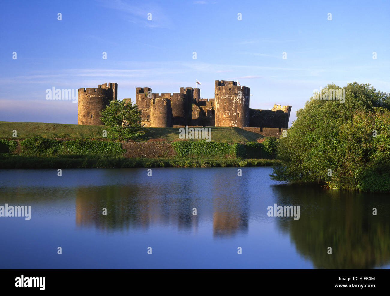 Castello di Caerphilly in estate Caerphilly South Wales UK Foto Stock