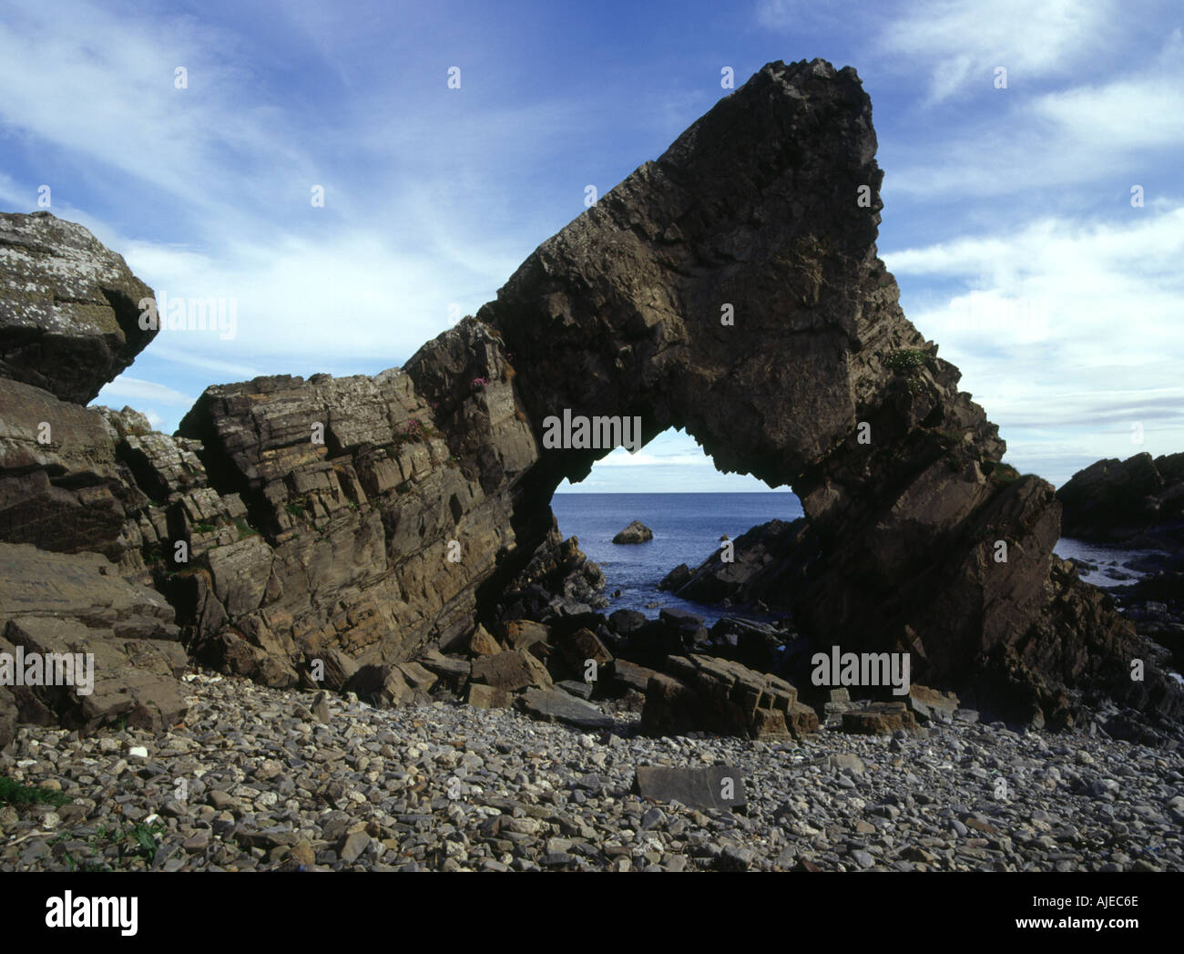 dh Tarlair rock MACDUFF BANFFSHIRE Scottish Coastal Sea Arch and Beach scotland Moray Coast Foto Stock