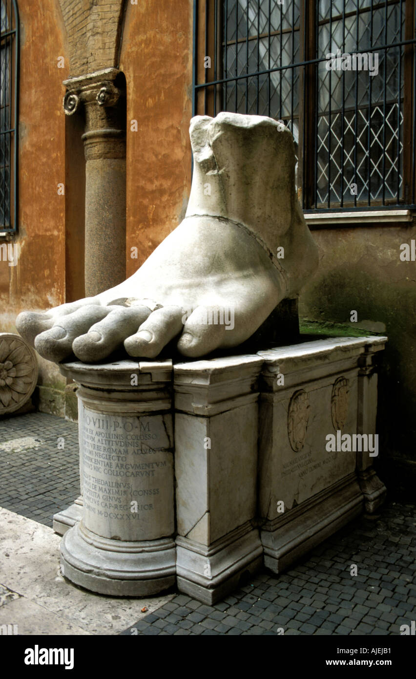 Roma pezzi di la Statua di Costantino II presso il Palazzo dei Conservatori Foto Stock